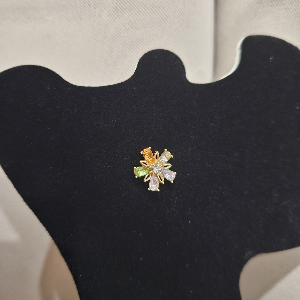 NIP Rhinestone Daisy Flower Stud Earrings Multi-Colored - Picture 6 of 6